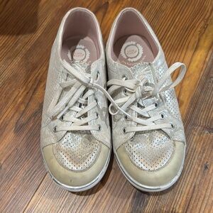 Livie and Luca girls play shoes- well worn and loved - size 3